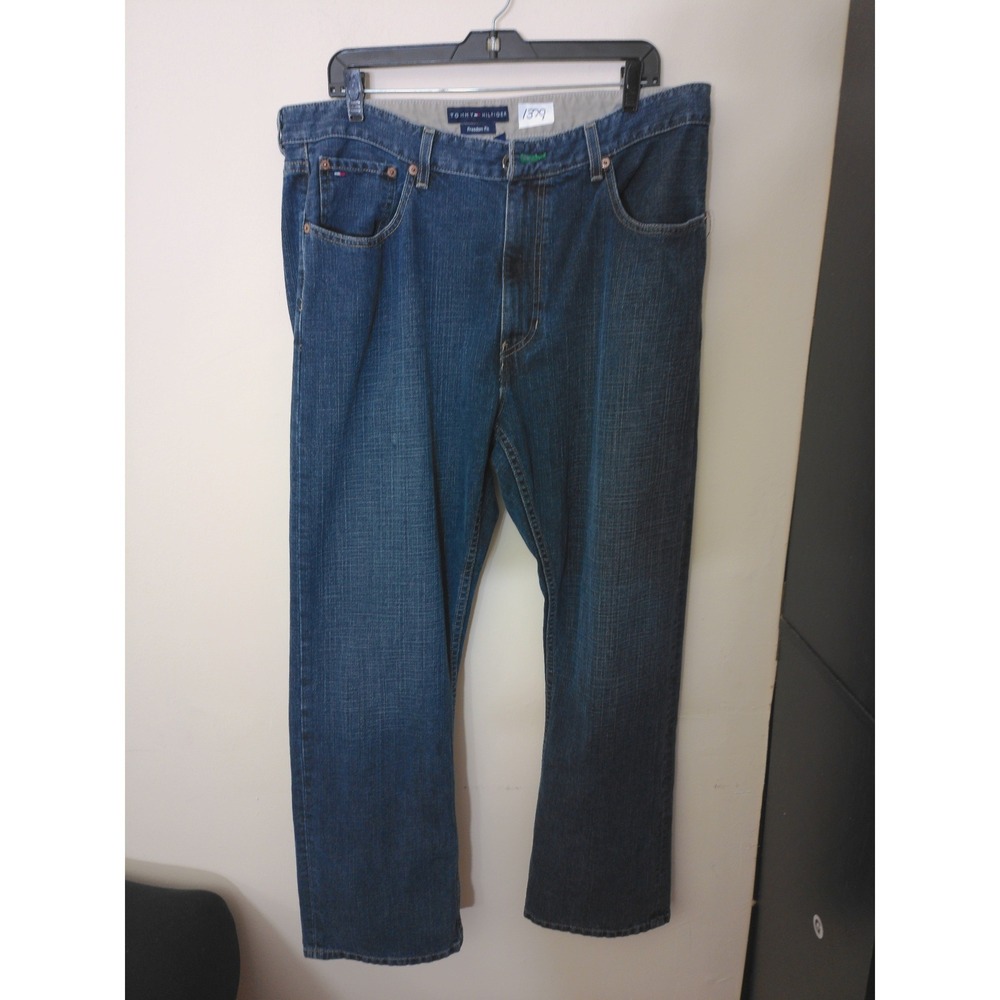 Tommy Hilfiger Freedom Fit Jeans Mens 36x30 Blue Medium Wash Straight Leg Denim